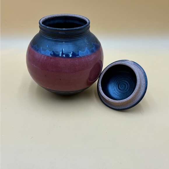 Art studio signed pottery jar with lid, cookie jar - Picture 6 of 10